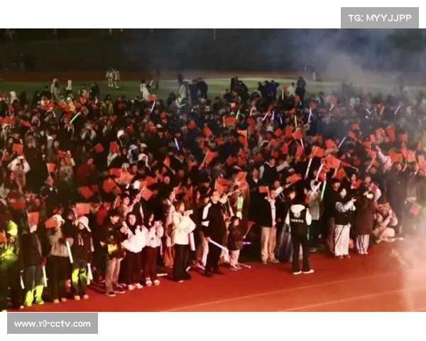 贵州工程应用技术学院绣山体育馆完成布置，迎接国际搏击盛典